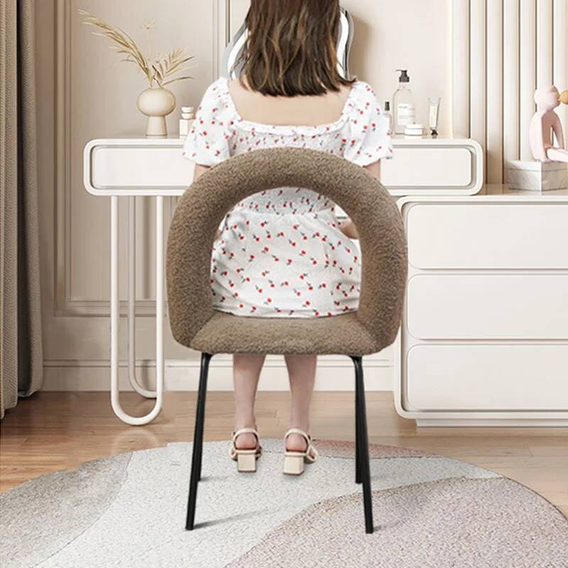 Lounge Comfortable Dining Chai - Makeup Beauty Lounge のレビューと価格