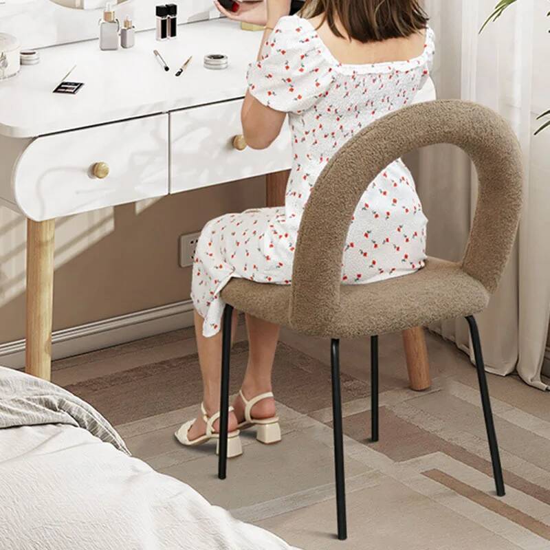 Lounge Comfortable Dining Chai - Makeup Beauty Lounge のレビューと価格